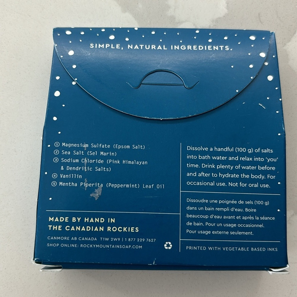 Rocky Mountain Limited Edition Vanilla Candy Cane Bath Salts - Picture 2 of 2